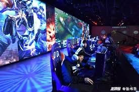 武汉盛帆女篮向仙桃中学捐赠2018万元，女篮队员闪亮登场